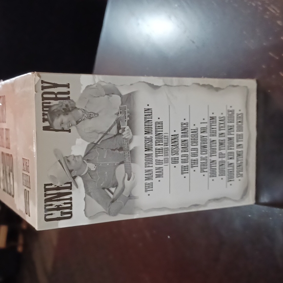 ,GENE AUTRY  THE SINGING  COWBOY 10 VHS VIDEO PACK - Picture 3 of 7